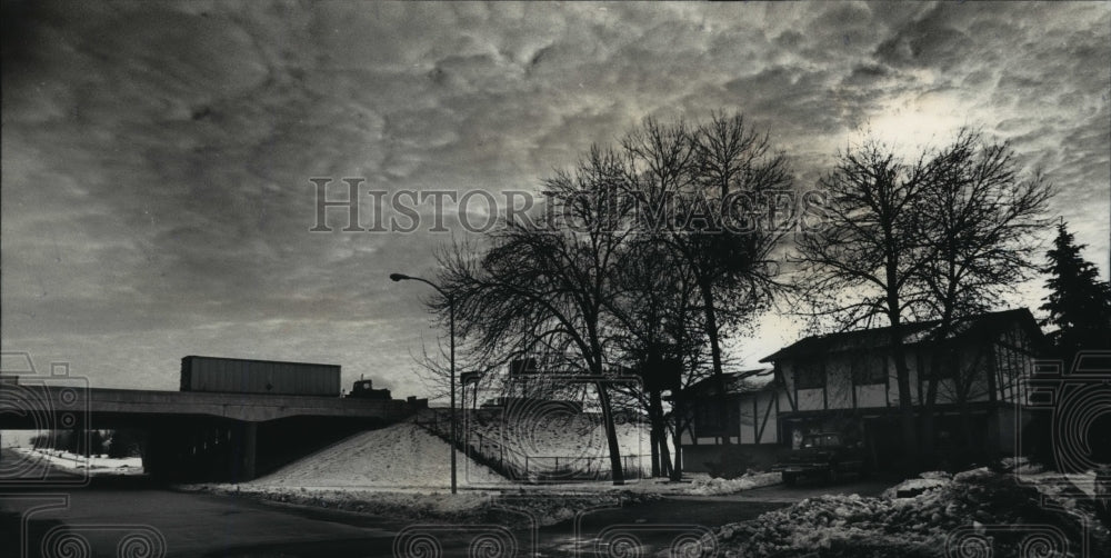 1991 Press Photo House on Milwaukee&#39;s Far Southeast Side, Christine Schultz shot- Historic Images