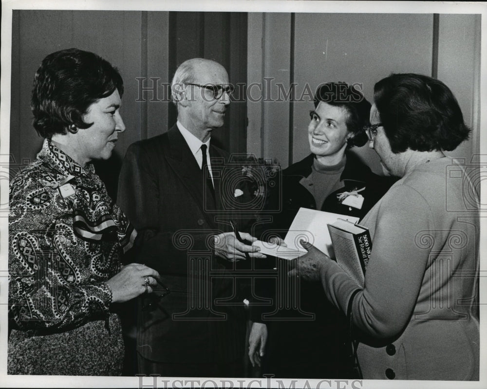 1972 Press Photo Rudolph Bing, former manager of Metropolitan Opera House- Historic Images