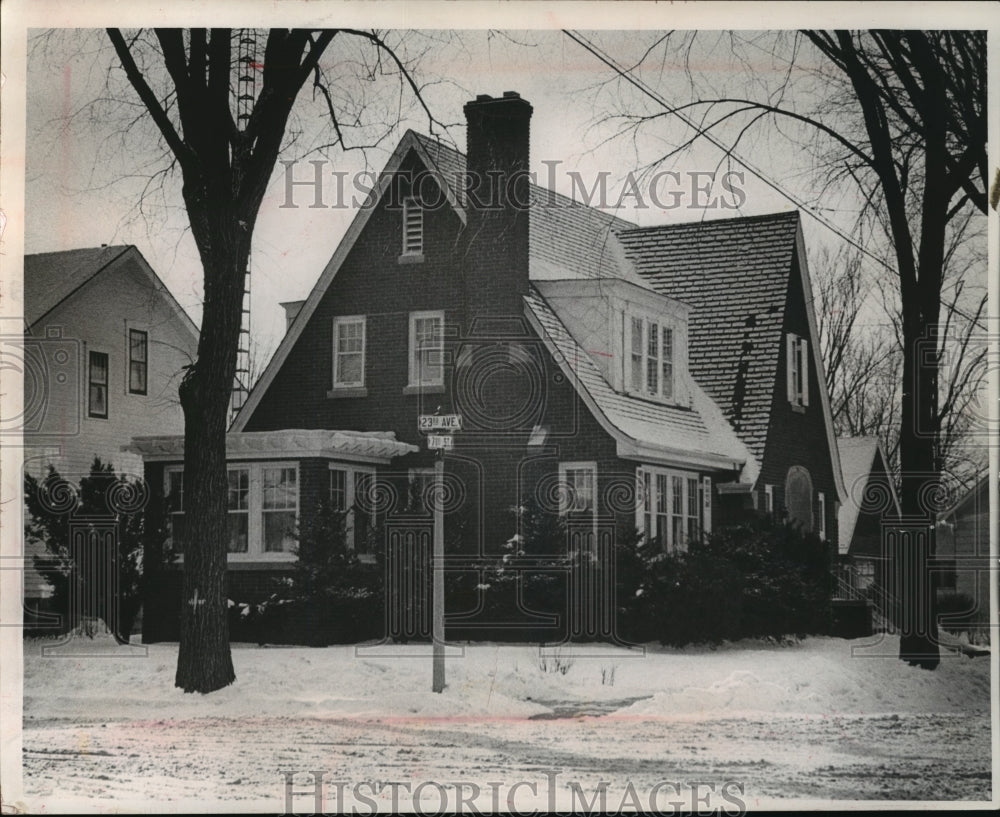 1963 Press Photo Anthony J. Biernat lived in this home at 2305 71st., Kenosha - Historic Images