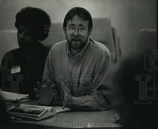 1991 Press Photo William Bigelow,History teacher & expert on Christoper Columbus- Historic Images