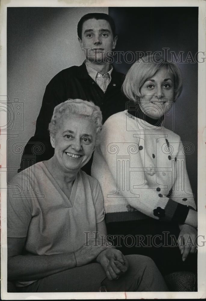 1965 Press Photo The family of Police Chief Harold A. Breier - Historic Images