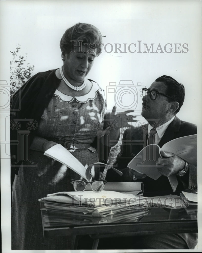 1962 Press Photo Gertrude Berg goes over a script with Webster Phillips- Historic Images