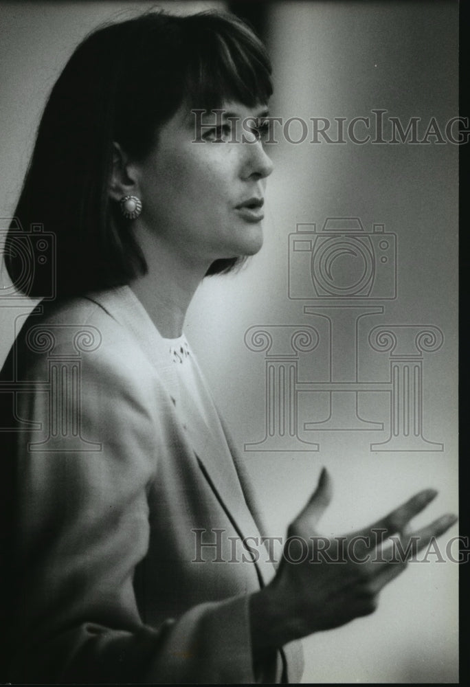 1993 Press Photo Lawrencia Bembenek talks about America&#39;s justice system - Historic Images