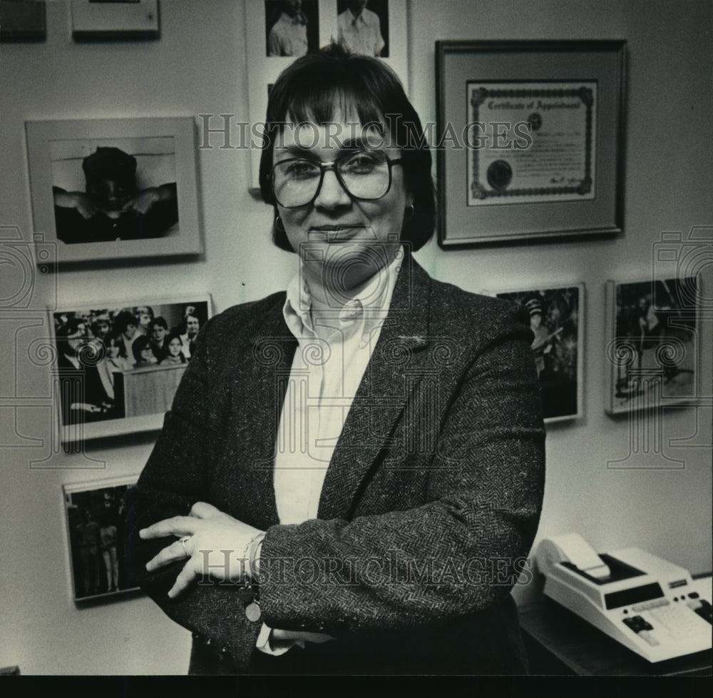 1986 Press Photo Carol Broman, manager of Property Assessment for City of Milw.- Historic Images