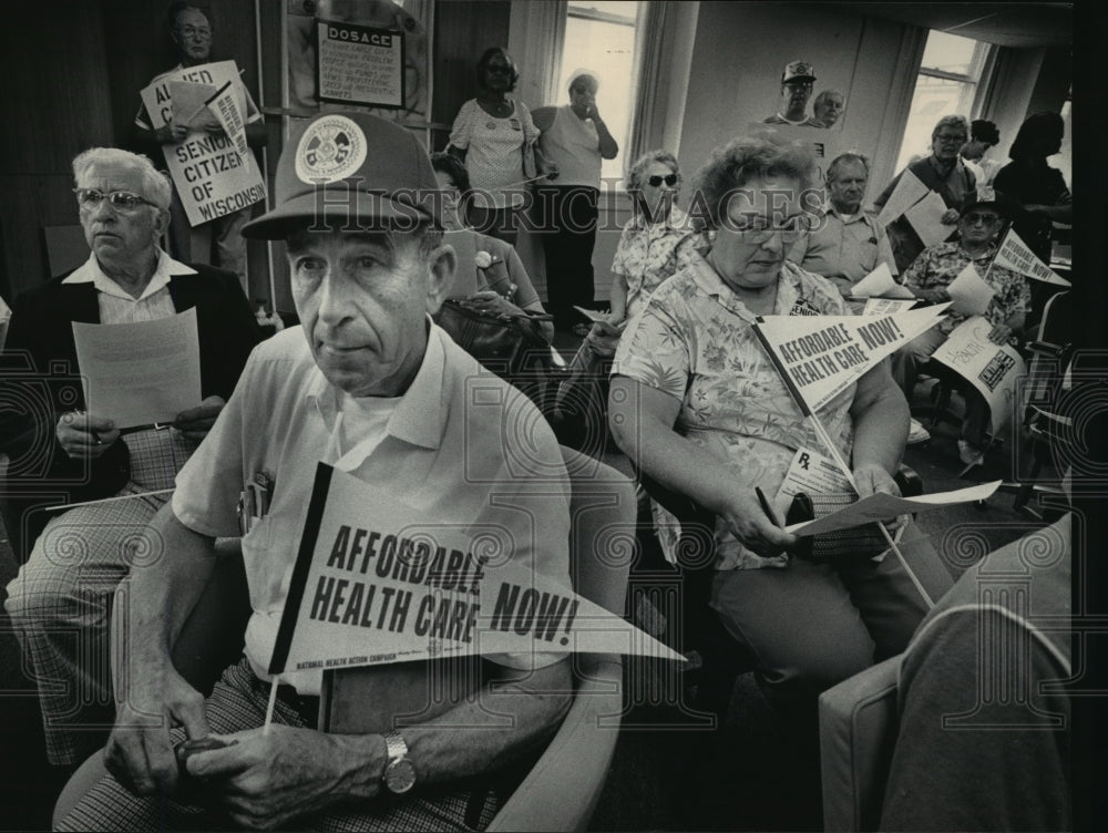 1984 Press Photo Eric Marker at Walter Mondale&#39;s Milwaukee headquarters- Historic Images