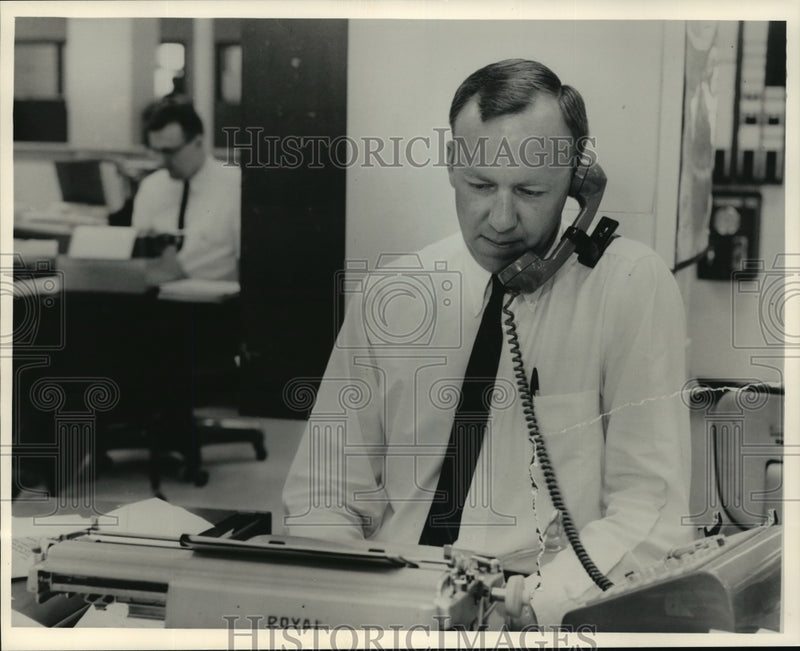 Load image into Gallery viewer, 1965 Press Photo Milwaukee Journal, Journal News Department - mja08795
