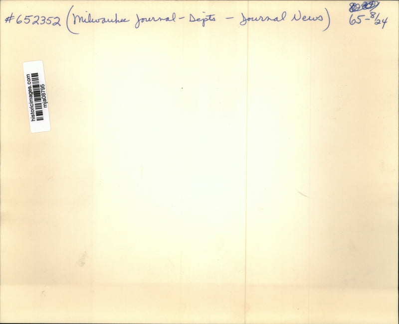 Load image into Gallery viewer, 1965 Press Photo Milwaukee Journal, Journal News Department - mja08795
