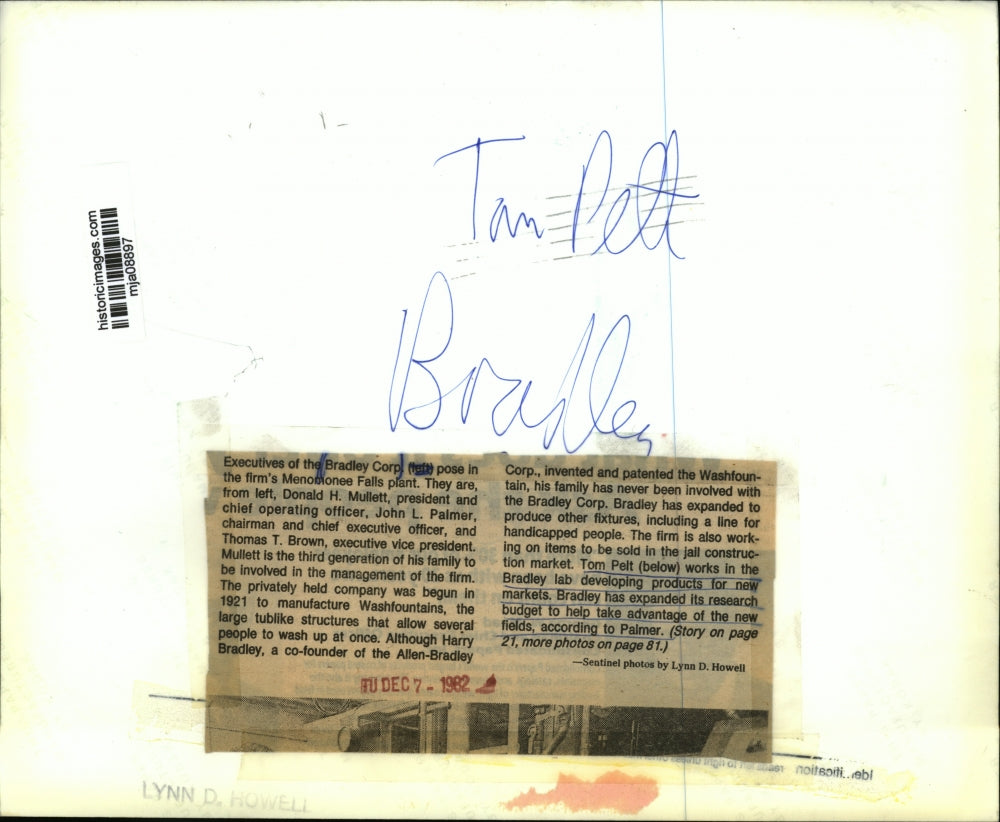 1962 Press Photo Tom Pelt works in the Bradley lab developing products