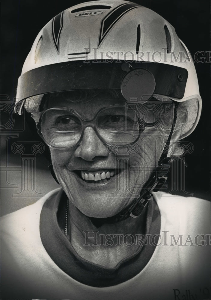 1992 Press Photo Rita Jaffe, celebrated her 75th birthday today w/ bicycle ride- Historic Images