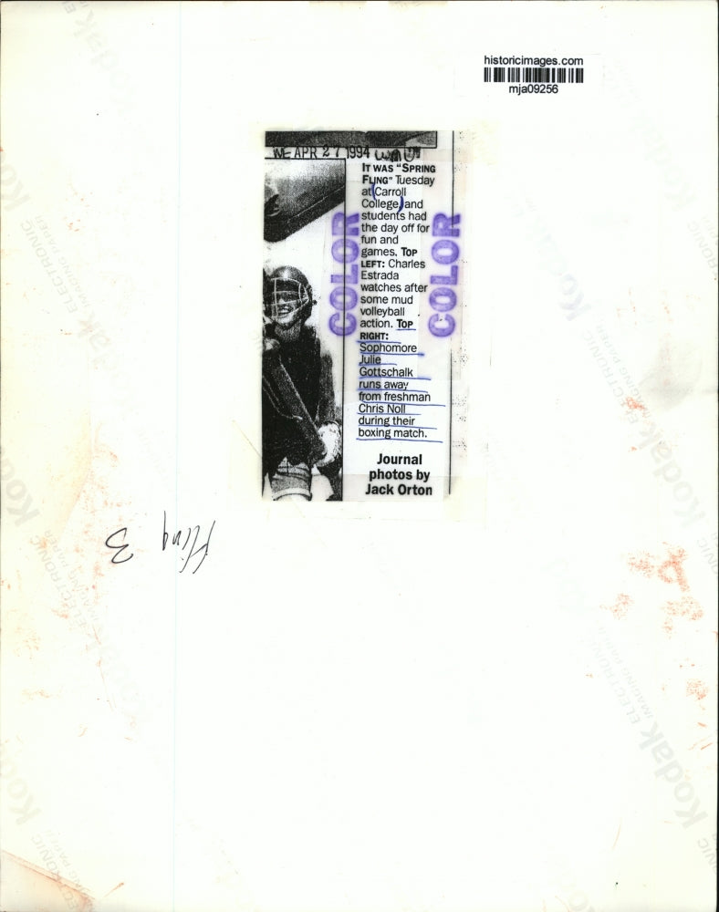 Load image into Gallery viewer, 1994 Press Photo Sophomore Julie Gottschalk runs away from freshman Chris Noll

