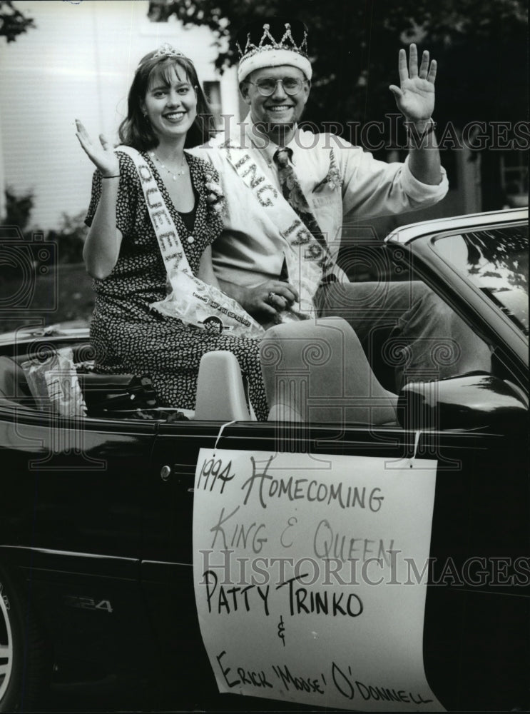 1994 Press Photo Homecoming royalty Patty Trinko and Erick O&#39;Donnell take a ride- Historic Images