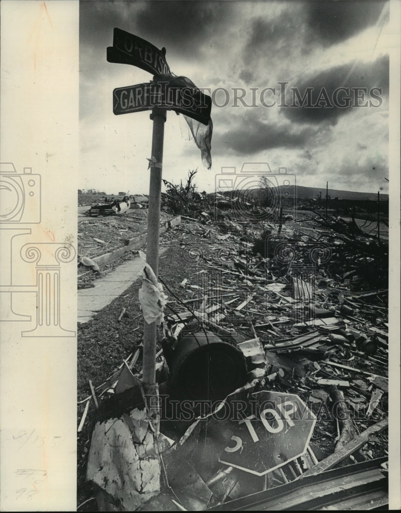 1984 Press Photo Twisted street signs left on many streets in Barneveld- Historic Images