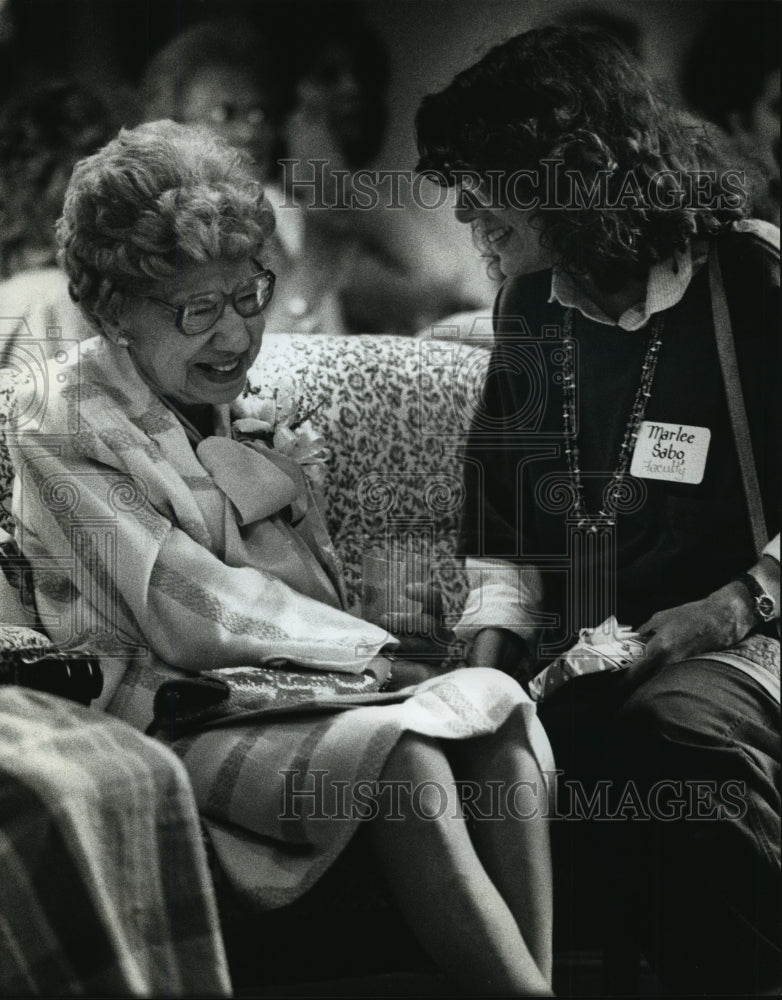 1989 Press Photo Adekaide Banaszynski celebrates her 90th birthday - Historic Images