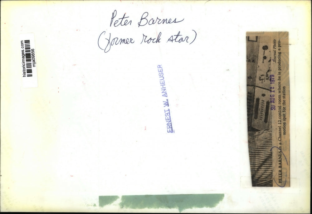 1979 Press Photo Peter Barnes in a Channel 12 control room - mja09856