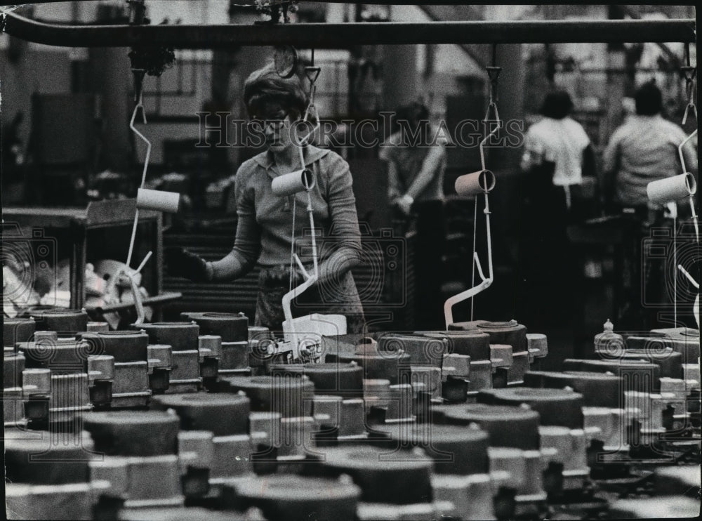 1973 Press Photo A B&amp;S assembly line: is the company ready for a fight?