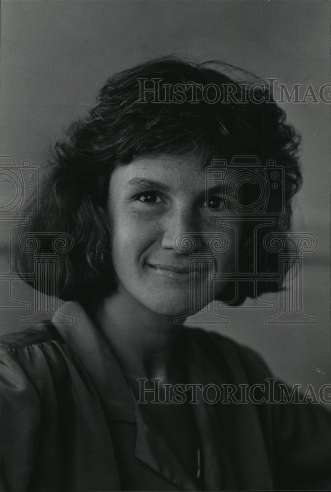 1985 Press Photo Pat Baker, assoc. executive dir. community services  - Historic Images