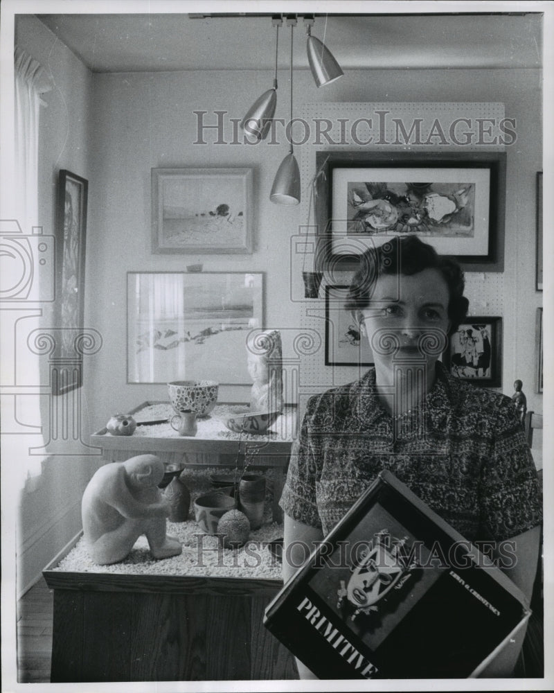 1961 Press Photo Dorothy Bradley lives among the art works she enjoys