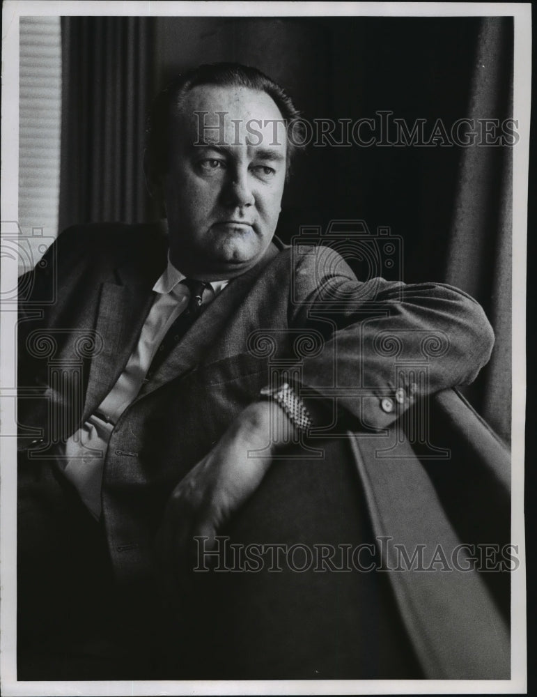 1970 Press Photo Oleg Benyukh, the hearty editor in chief of Soviet Life - Historic Images