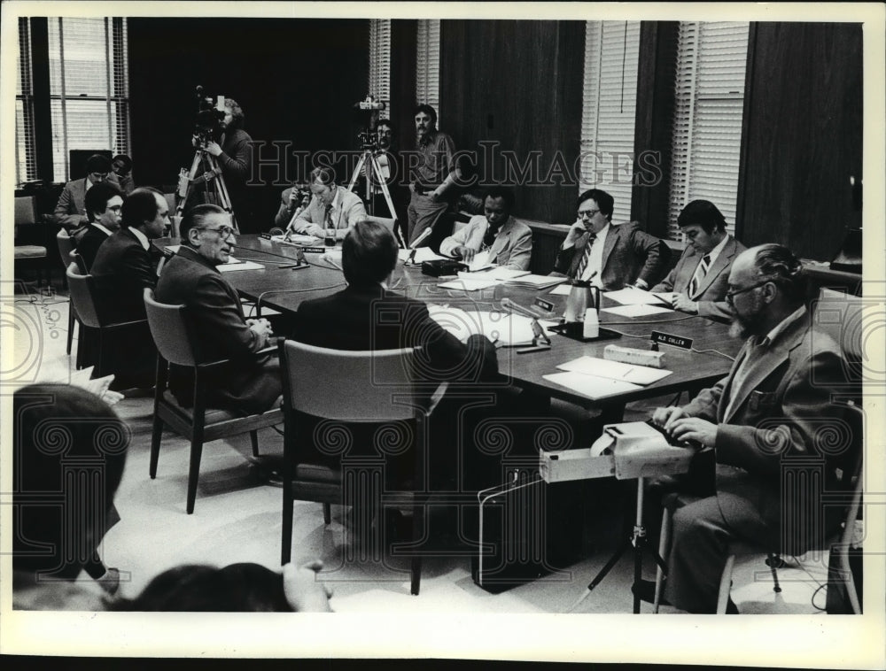 1981 Press Photo Frank P. Balistrieri at hearing - mja10563- Historic Images