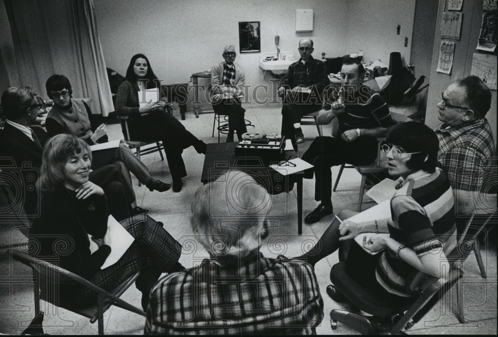 1974 Press Photo Mrs. Shawn Uttech, Robert Purzinski, Univ. Wisconsin Students