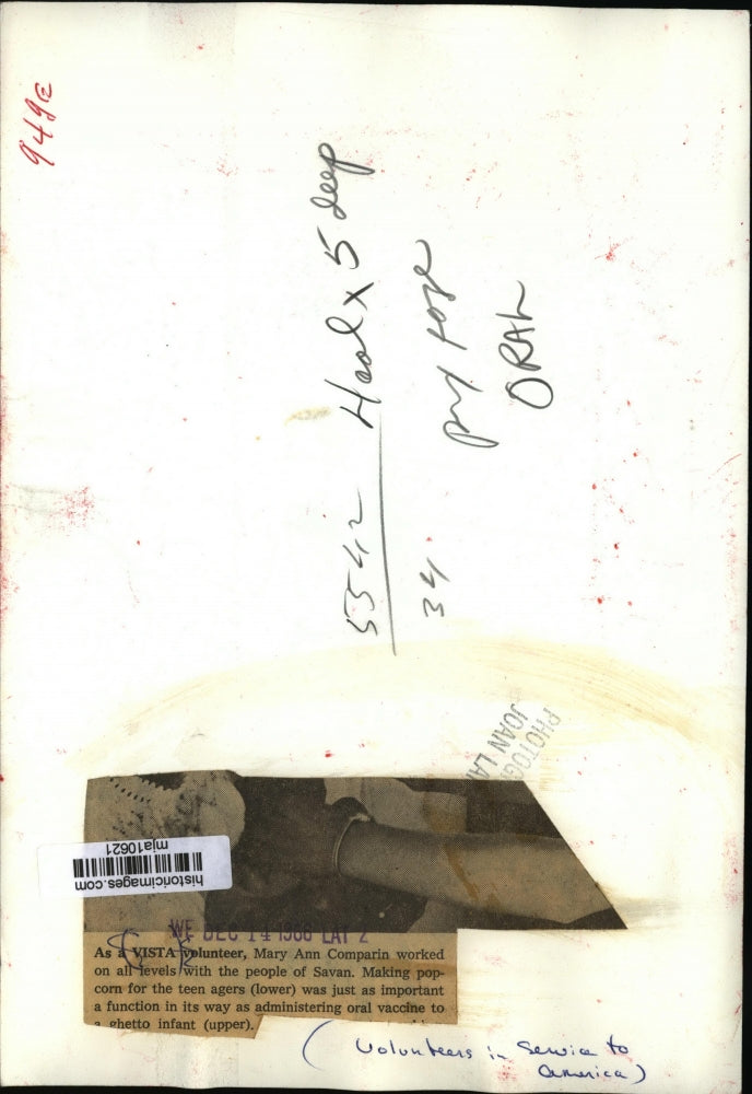 1966 Press Photo Mary Ann Comparin administering oral vaccine to a ghetto infant