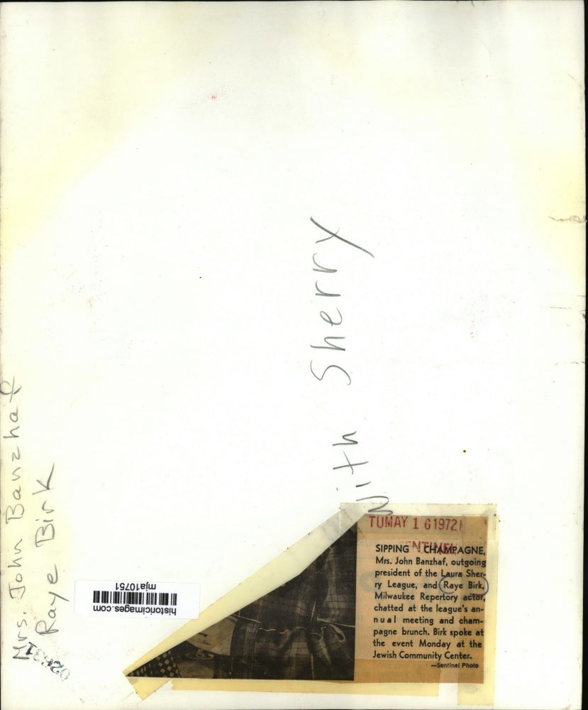 1972 Press Photo Mrs. John Banzhaf of Laura Sherry League & Actor Raye Birk