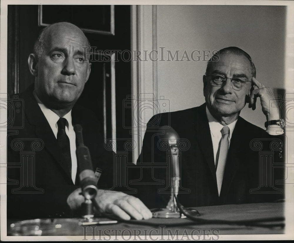 1962 Press Photo Dr. Edward R. Annis and Dr. George Fister - mja11374