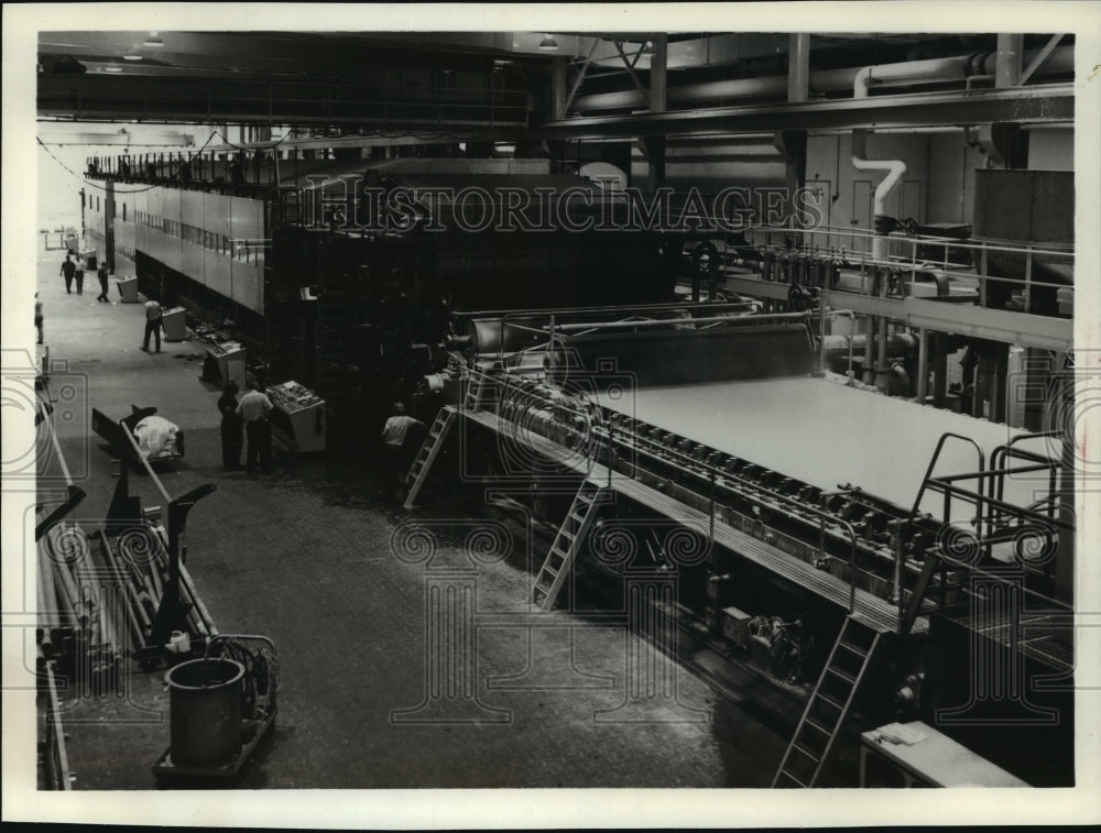 1974 Press Photo Fourdrinier type paper-making machines-Bergstrom Paper Co- Historic Images