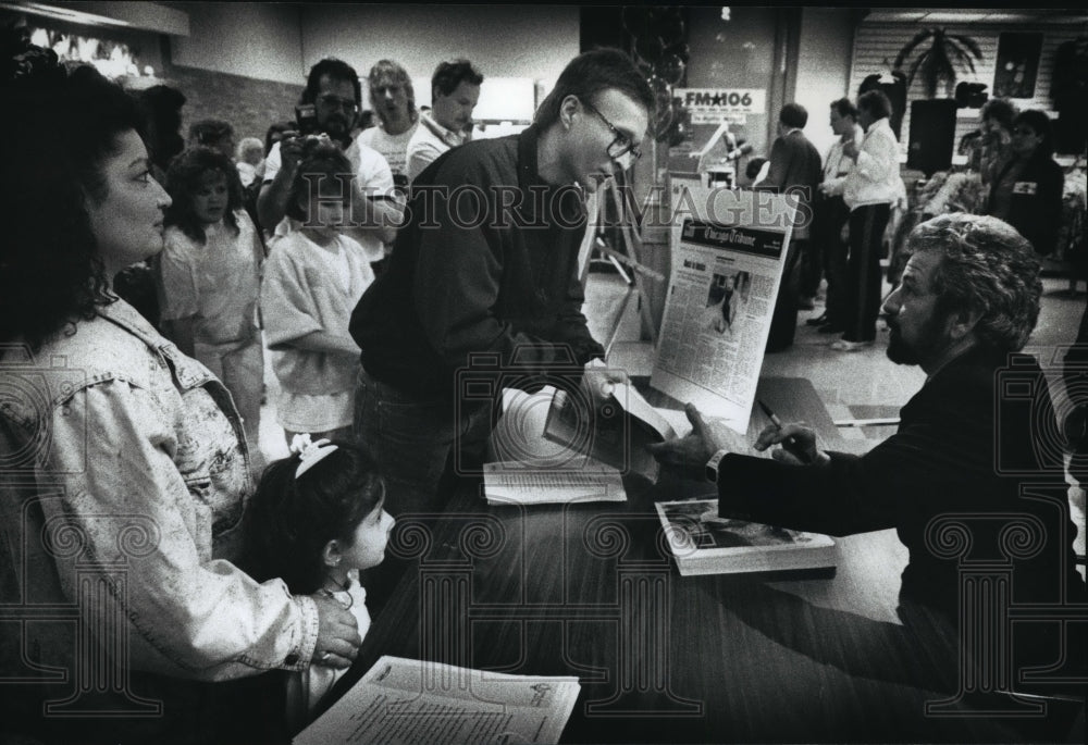 1990 Press Photo Bob Vila, former host of the &quot;This Old House&quot; - Historic Images