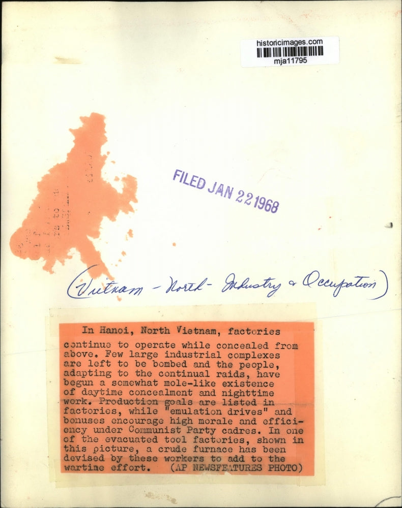 Load image into Gallery viewer, 1968 Press Photo In Hanoi, North Vietnam - mja11795
