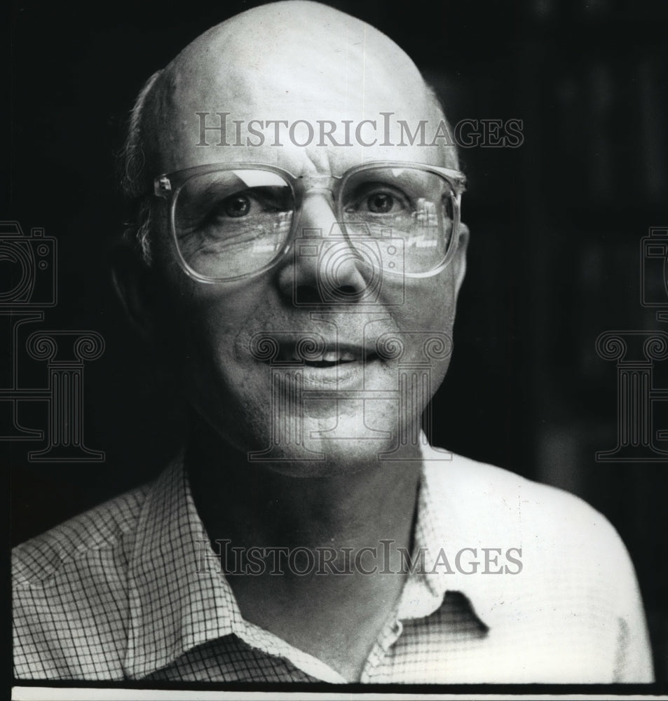 1990 Press Photo Father James Vojtik, pastor of St. Catherine&#39;s - Historic Images