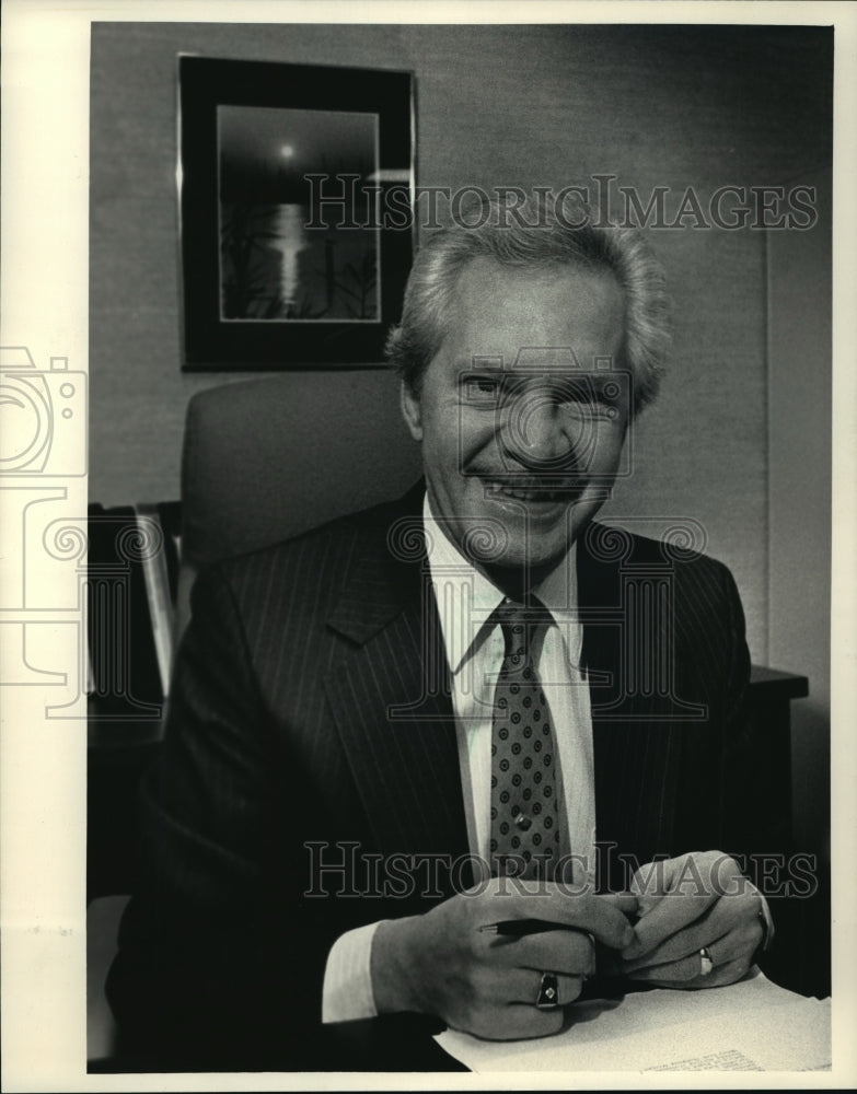 1987 Press Photo Chet Andre, Assistant Vice President, St Francis Savings &amp; Loan- Historic Images