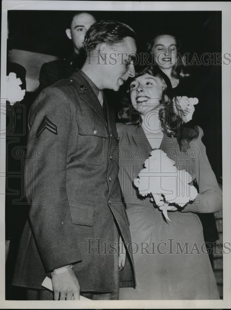 1944 Press Photo Cpl Horace Elgin Dodge III & bride Margery Gehman- Historic Images