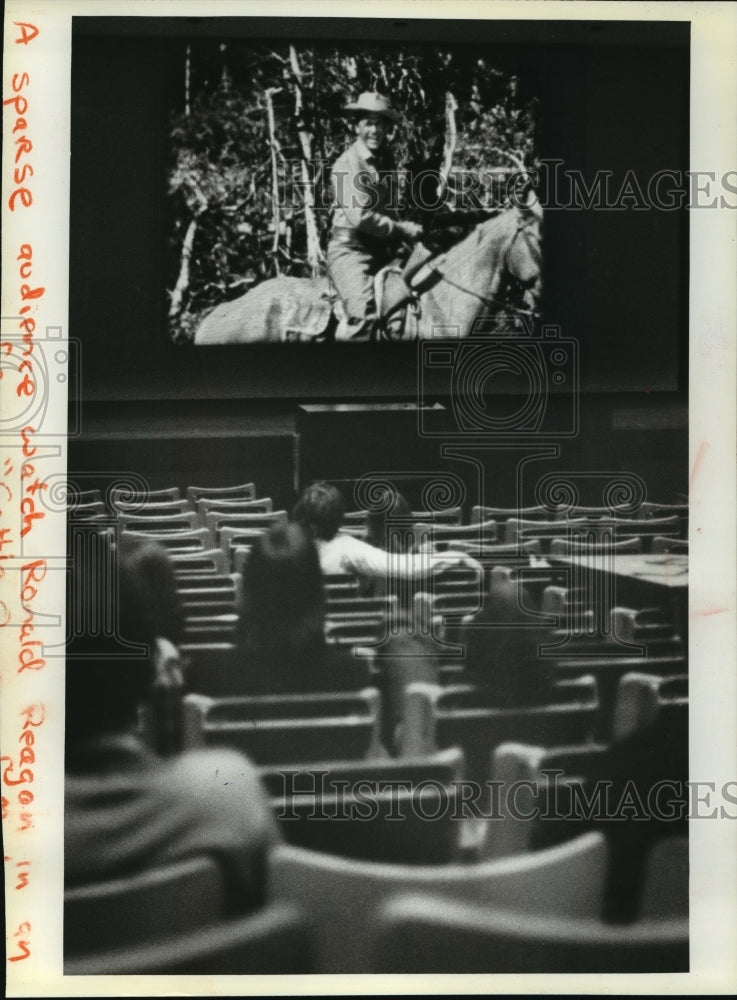 1980 Press Photo A Ronald Reagan movie was shown at a John Anderson rally at UWM- Historic Images