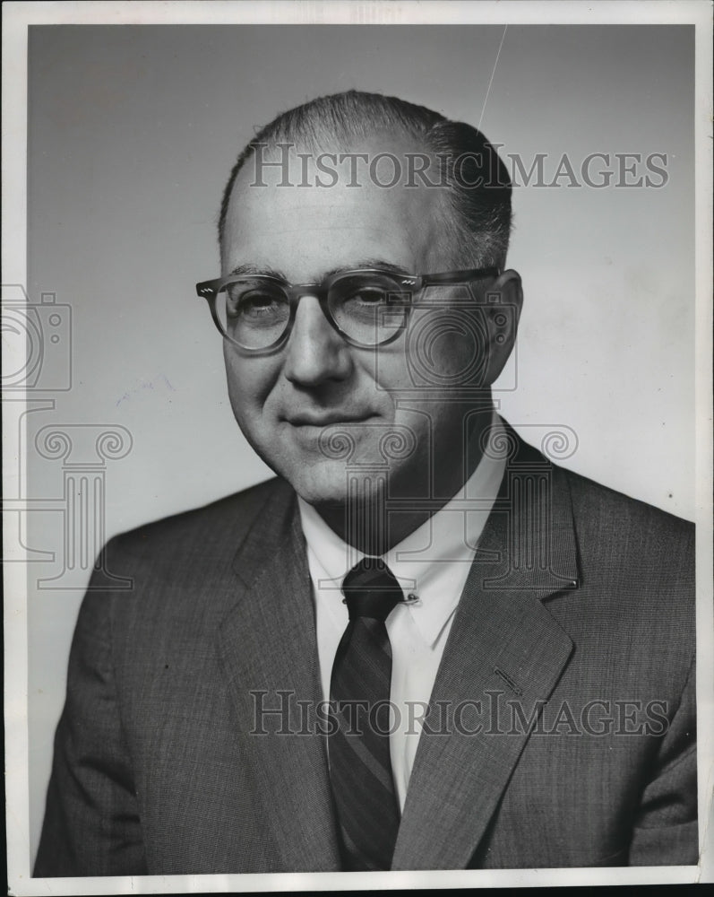 1956 Press Photo Maurice W Berger, Executive Director of Gimbels-Schusters- Historic Images