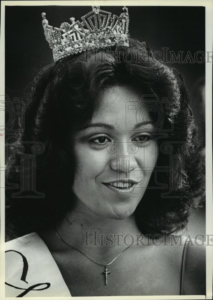 Load image into Gallery viewer, 1979 Press Photo Sheron Lei'huanani Bissen at Music Under the Stars - mja12771
