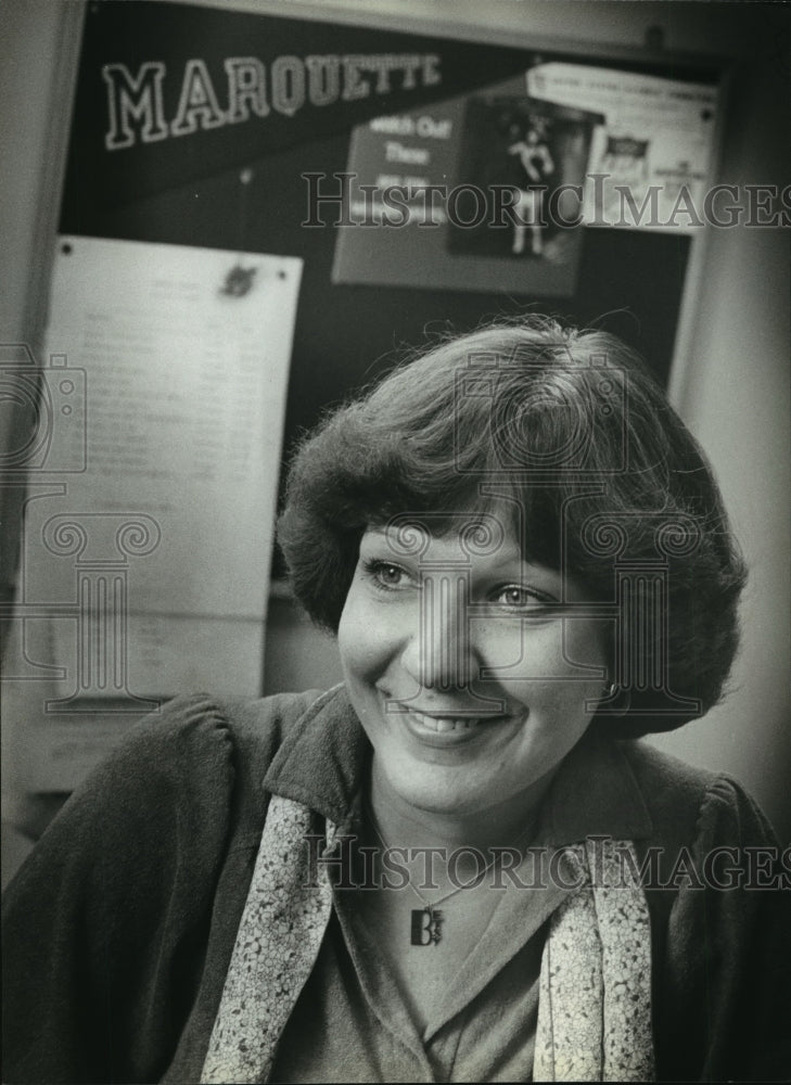 Load image into Gallery viewer, 1979 Press Photo Betsy Bjalobok is the first woman to become sports information
