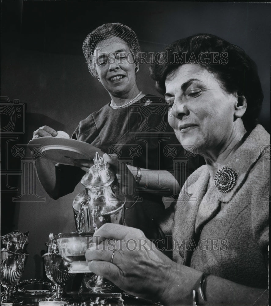 1963 Press Photo Mrs. Bruno and Mrs. Adolph Suppan - mja12793