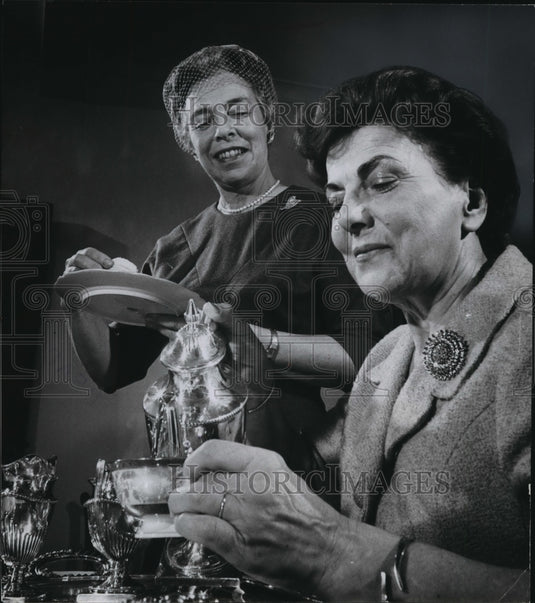 1963 Press Photo Mrs. Bruno and Mrs. Adolph Suppan - mja12793