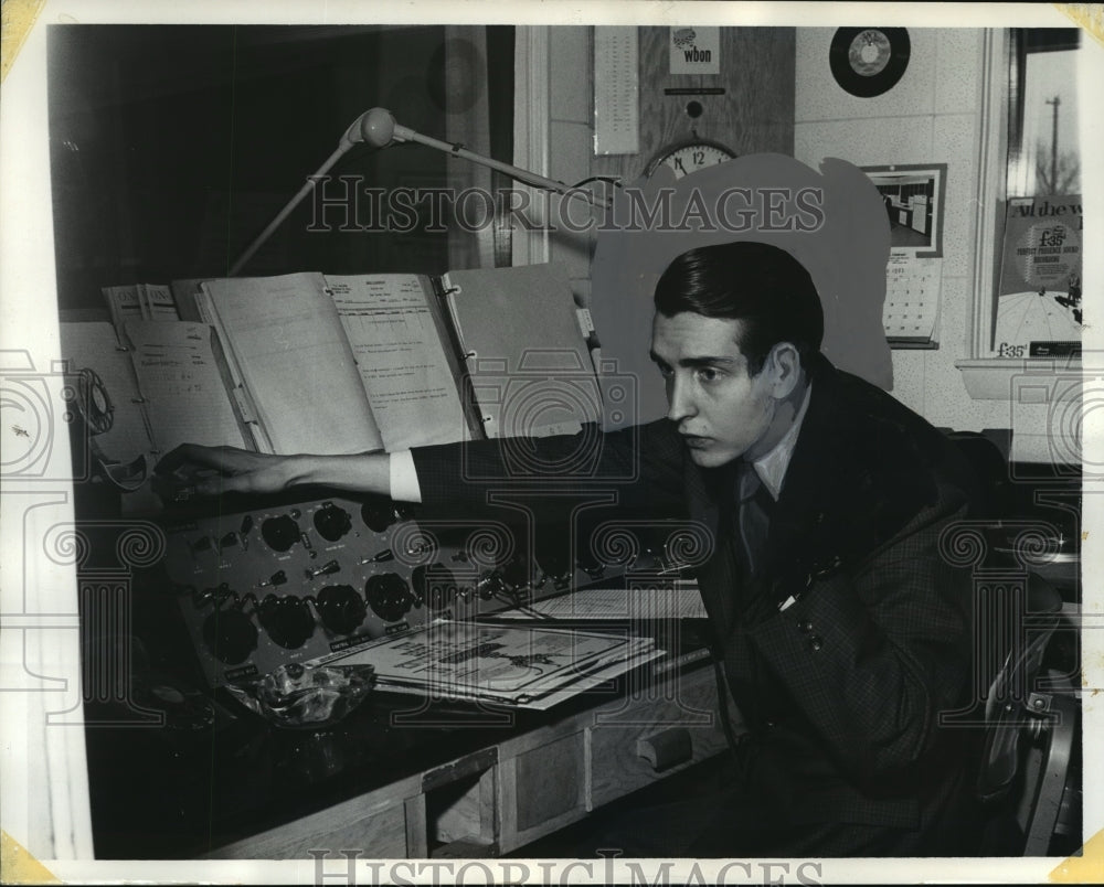 1968 Press Photo Neale Walsch WBON, 107.7 radio announcer- Historic Images