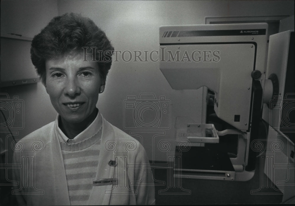 1990 Press Photo Helen A. Vidmar uses this equipment for breast testing