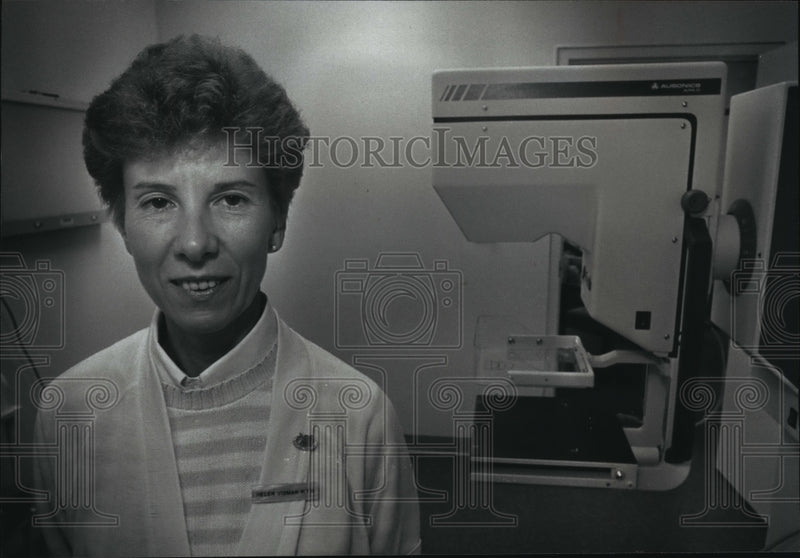 Load image into Gallery viewer, 1990 Press Photo Helen A. Vidmar uses this equipment for breast testing
