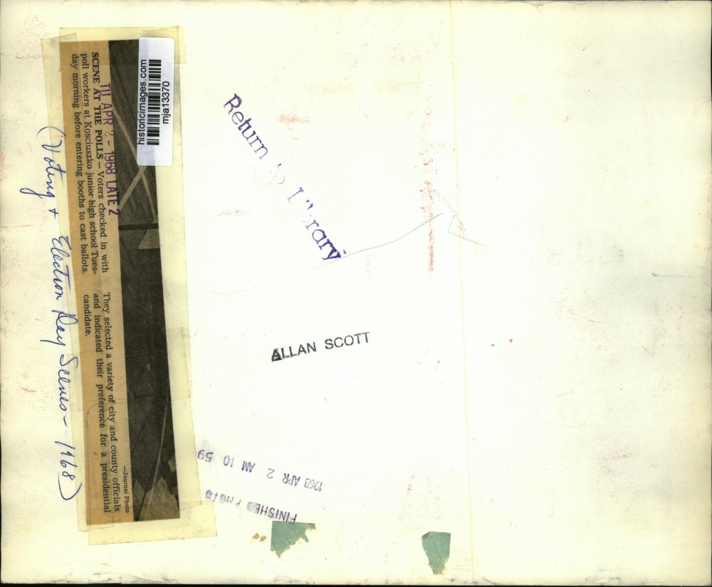 1968 Press Photo Voters checked in with poll workers at Kosciuszko junior high