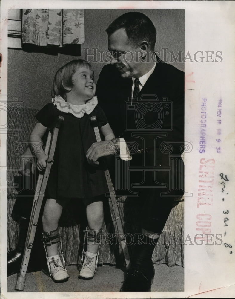 1964 Press Photo March of Dimes' Lori and her father, Henry (Skip) Wagner