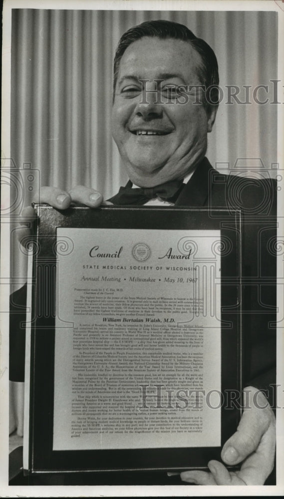 Load image into Gallery viewer, 1967 Press Photo Dr William B Walsh, Founder of Project Hope- Honored in Mil
