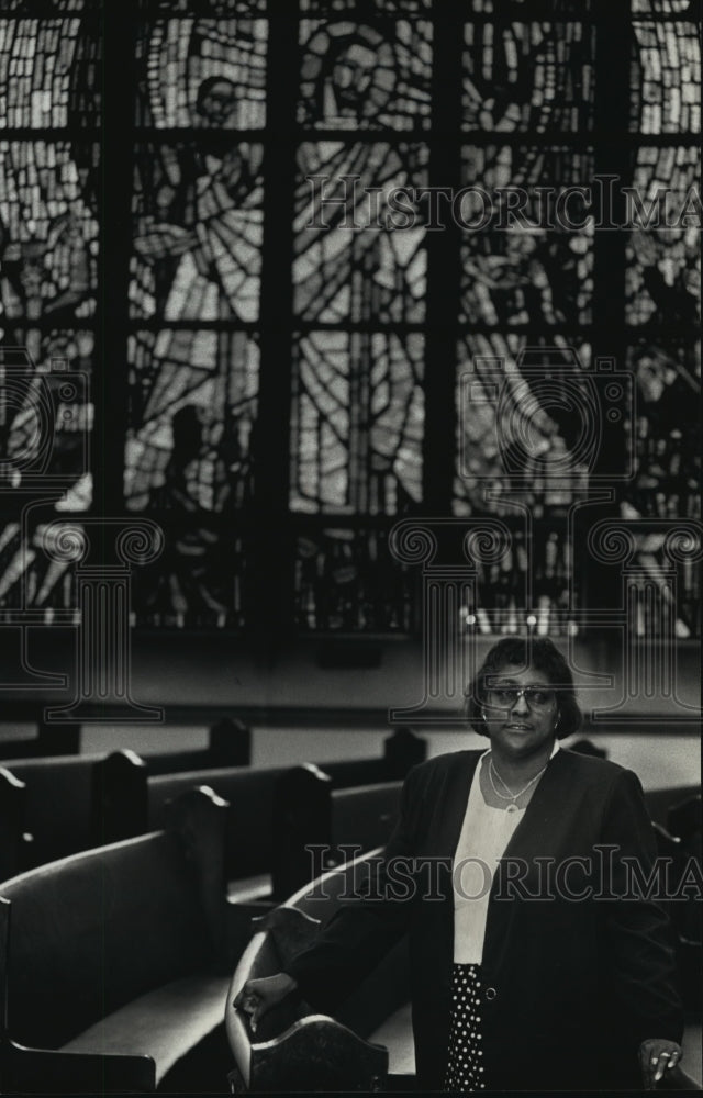 1992 Press Photo Irma Walker, a member of Holy Cathedral of God in Christ- Historic Images