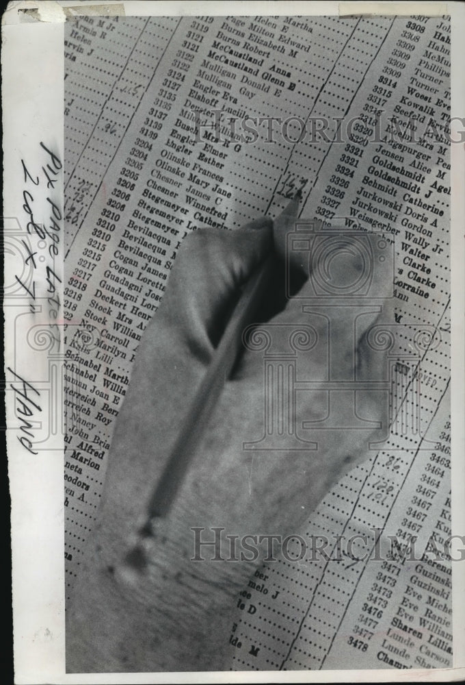 1968 Press Photo The hand of a poll worker registered the 168th voter- Historic Images