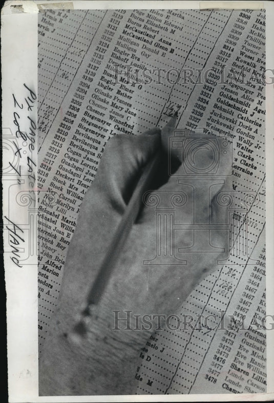 1968 Press Photo The hand of a poll worker registered the 168th voter- Historic Images
