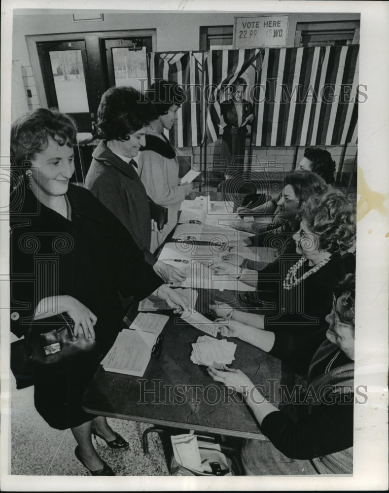 Load image into Gallery viewer, 1966 Press Photo Voting and Voting Scenes - mja13735
