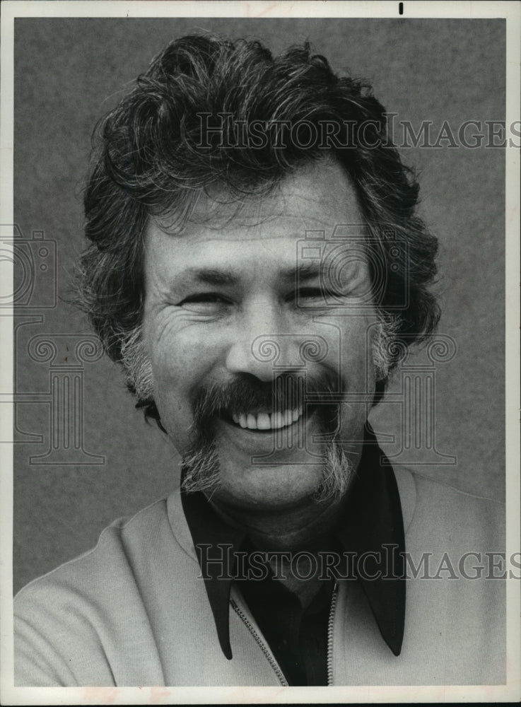 1975 Press Photo James Komack,creator,executive producer of &quot;Chico and the Man&quot; - Historic Images